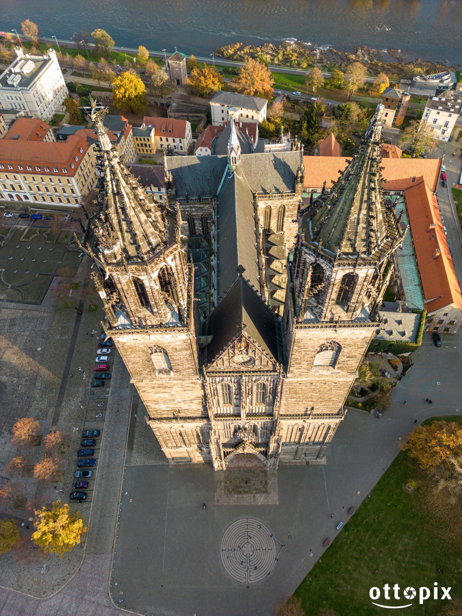 Dom zu Magdeburg über dem Westportal