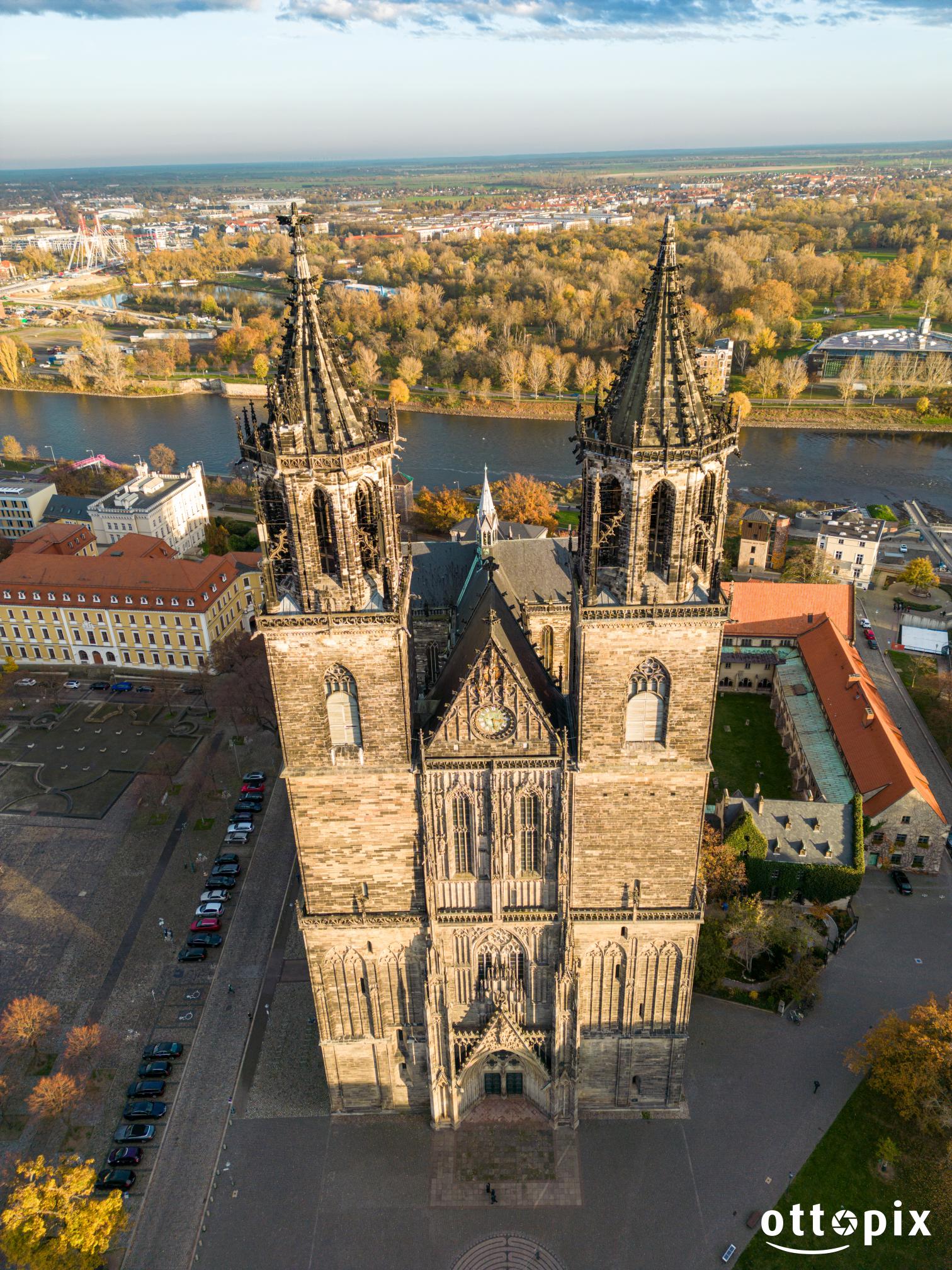 Dom zu Magdeburg Westfassade aus der Luft