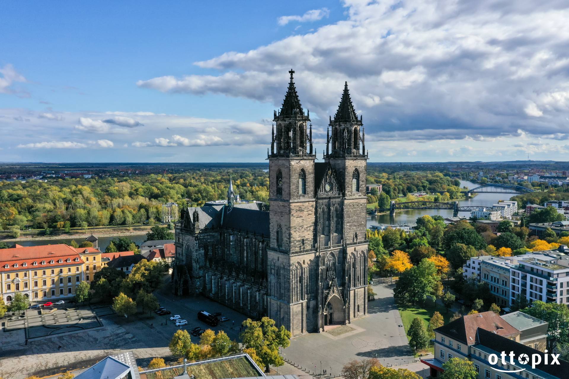 Panorama vom Dom zu Magdeburg St. Mauritius und Katharina im Spätsommer