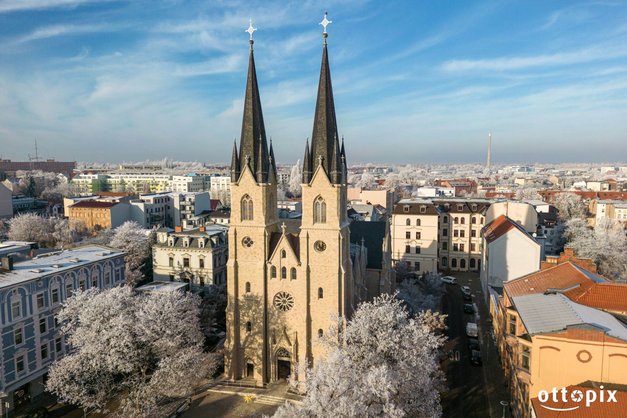 Blick auf die Ambrosiuskirche und über Magdeburg Sudenburg im Winter